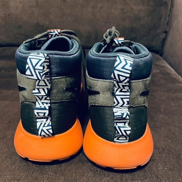 Unique Mint Condition Nike ROSHE Run SneakerBoot Dark Olive Orange Mens 10.5 US - Picture 4 of 9